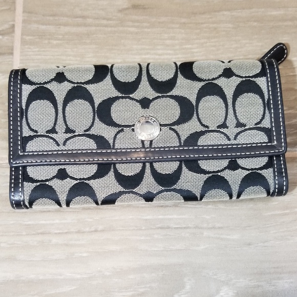 Coach Handbags - Coach logo wallet